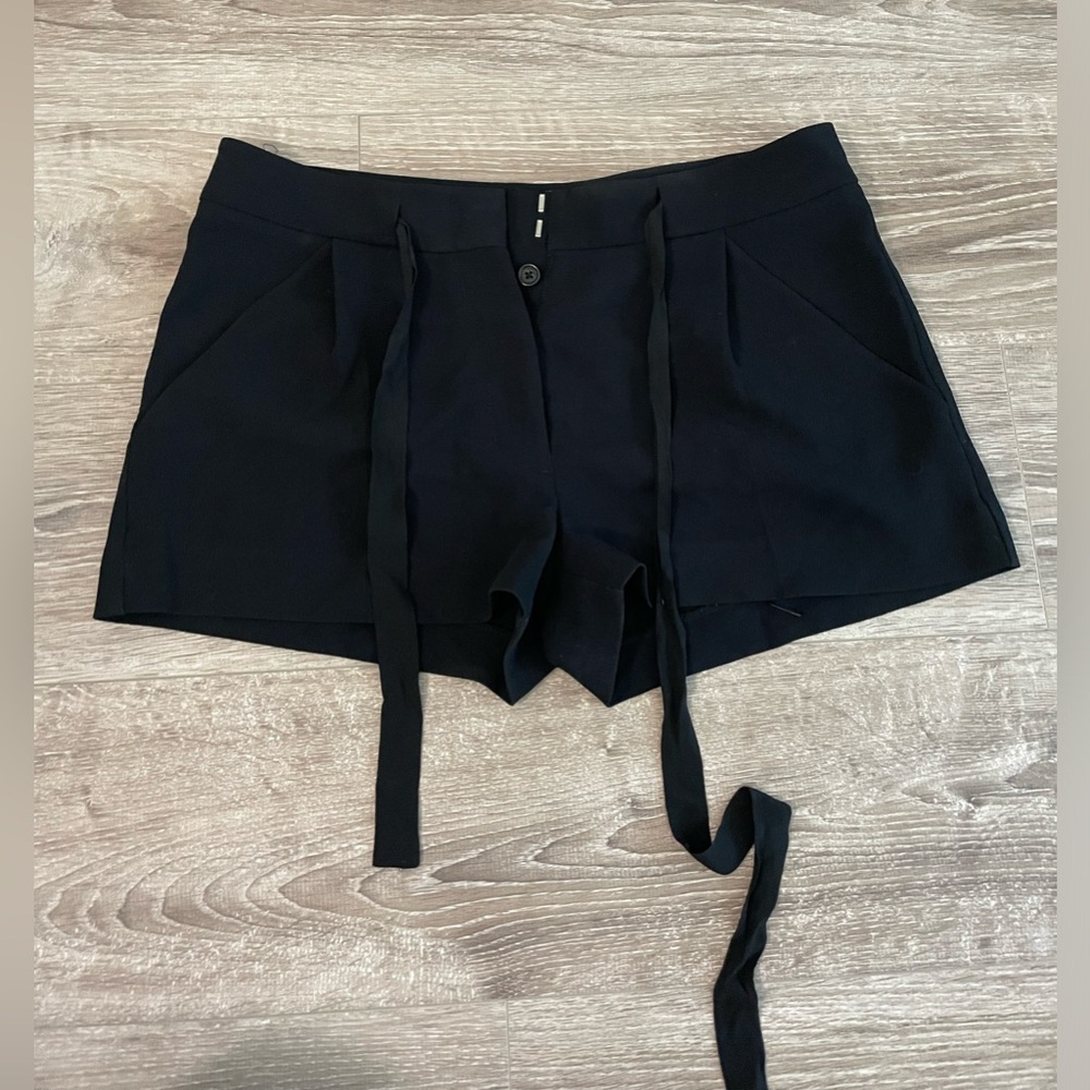 Aritzia Wilfred Exergue Shorts Black - Size 8